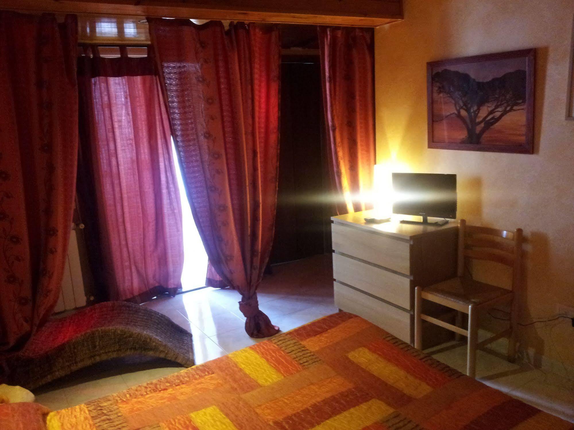 B&B Triskeles Джардини-Наксос Экстерьер фото